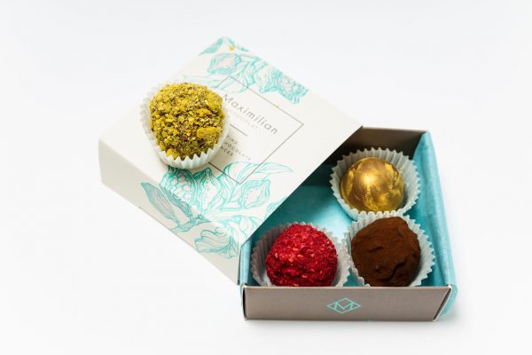 cutie de 4 trufe in diverse culori